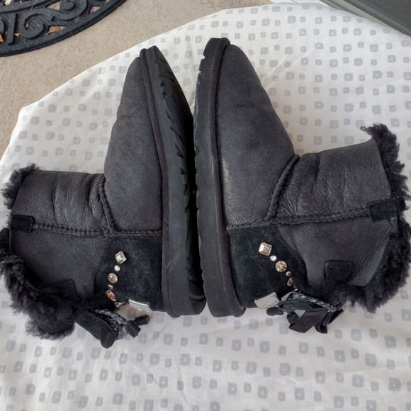 UGG Mini Bailey Leather Braid Bow Swarovski Black Boots Metal Logo Wmn Sz 5/ 36 - Picture 5 of 13